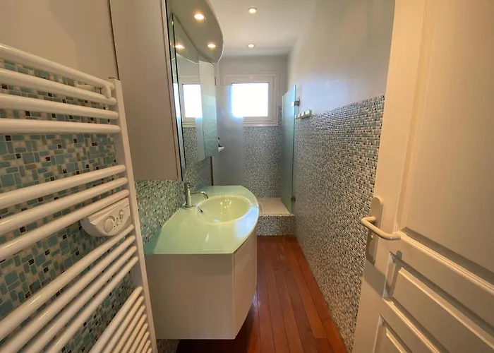 1 Chambre, Face Mer, à - Fr-1-323-550 *